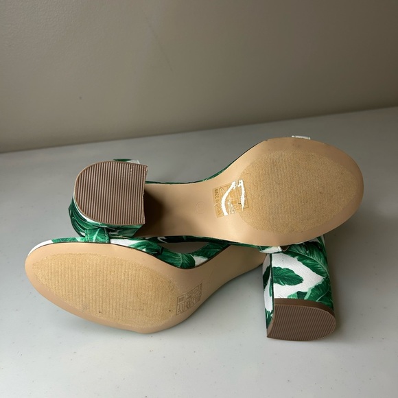 Mata Lopez Floral Ankle Strap Palm Tree Gorgeous Block Heels Size 8.5 - Picture 11 of 12
